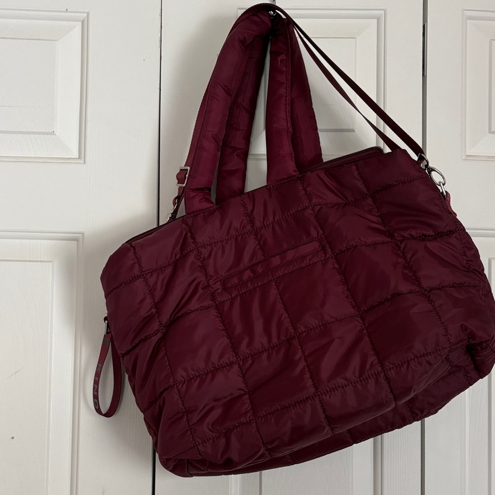 Quilted Burgundy Tote Bag Isaac Mizrahi - Picture 2 of 6